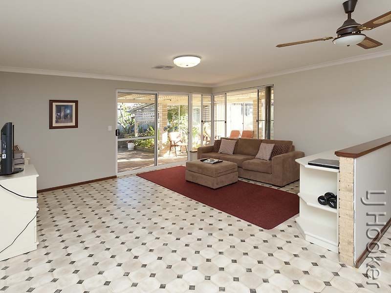 9 Sandford Crescent, Halls Head WA 6210
