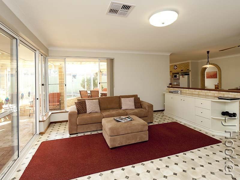 9 Sandford Crescent, Halls Head WA 6210