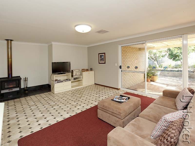 9 Sandford Crescent, Halls Head WA 6210