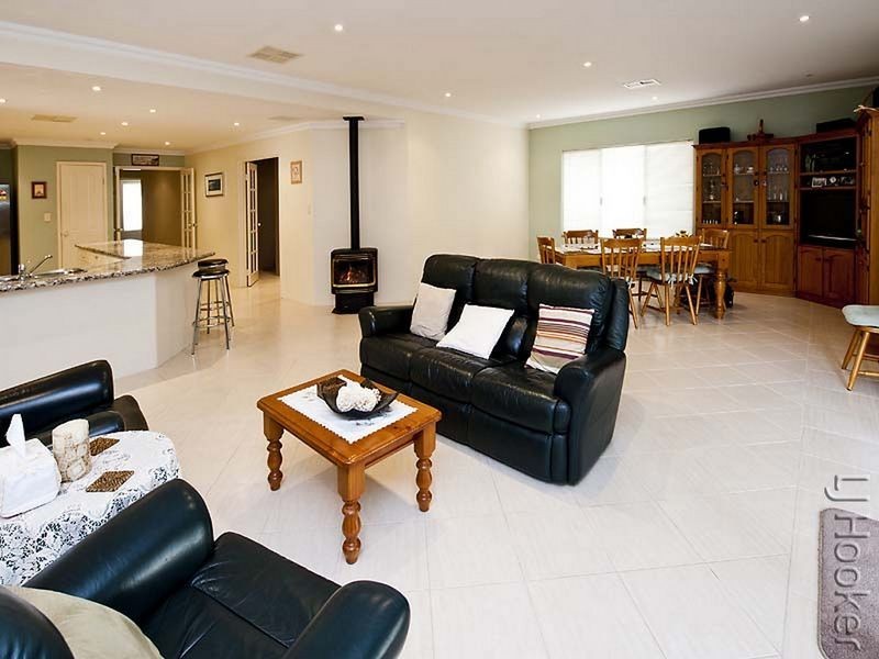 9 Iris Court, Coodanup WA 6210
