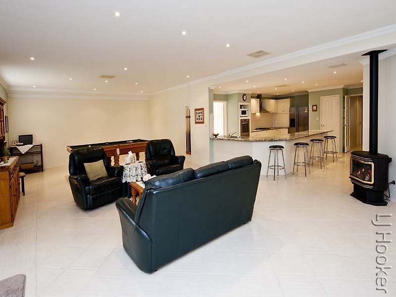 9 Iris Court, Coodanup WA 6210