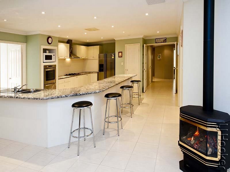 9 Iris Court, Coodanup WA 6210