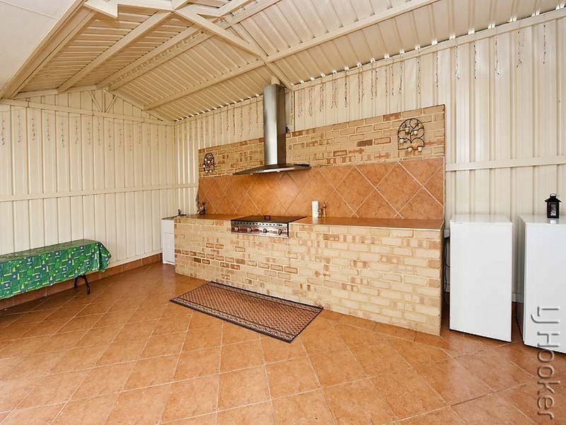 9 Iris Court, Coodanup WA 6210