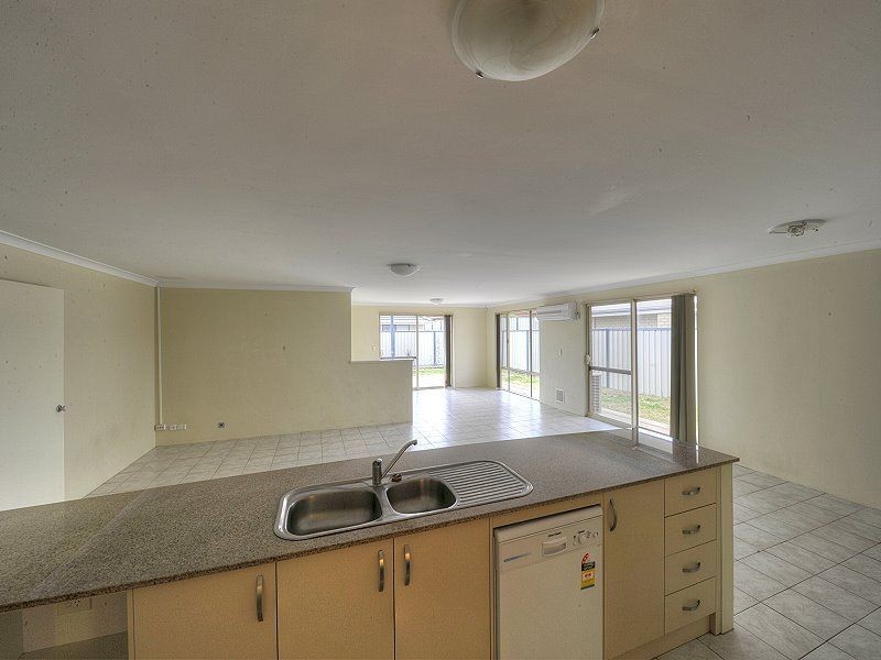 11 Bellerive Pass, Meadow Springs WA 6210