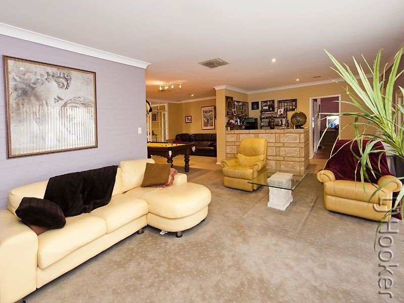 2 Leyburn Drive, Halls Head WA 6210