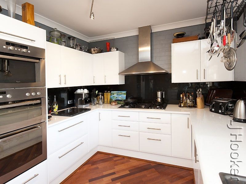 2 Leyburn Drive, Halls Head WA 6210