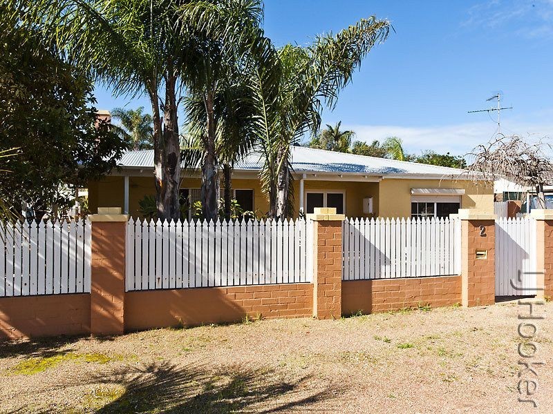 2 Leyburn Drive, Halls Head WA 6210