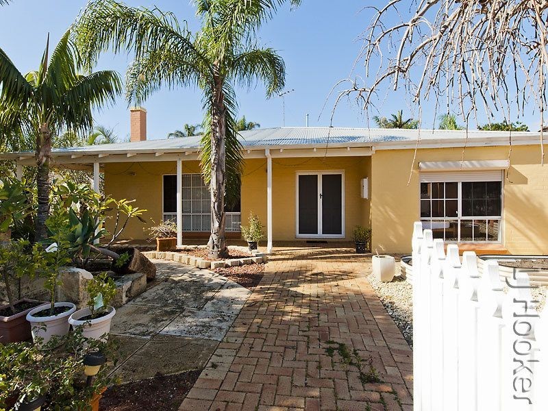 2 Leyburn Drive, Halls Head WA 6210