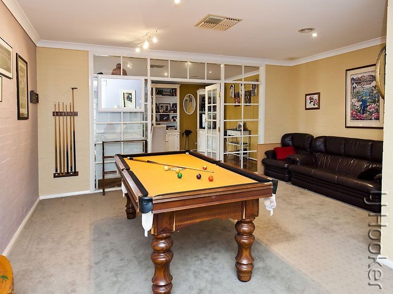 2 Leyburn Drive, Halls Head WA 6210