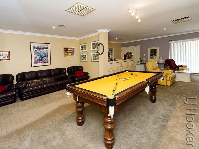 2 Leyburn Drive, Halls Head WA 6210