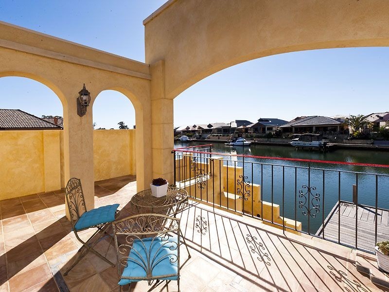 17 Leisure Way, Halls Head WA 6210