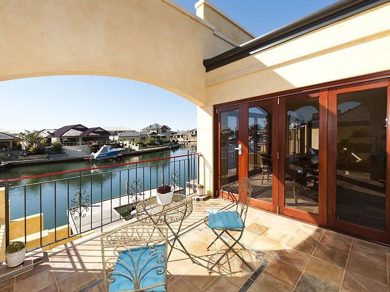 17 Leisure Way, Halls Head WA 6210