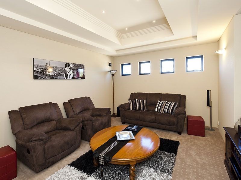 17 Leisure Way, Halls Head WA 6210