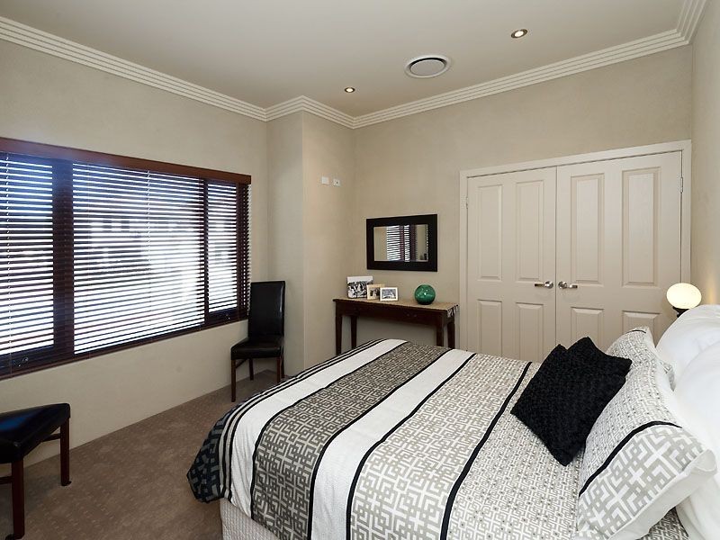 17 Leisure Way, Halls Head WA 6210