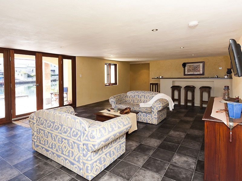 17 Leisure Way, Halls Head WA 6210