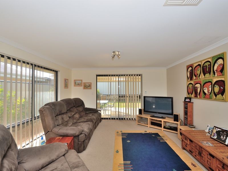28 Camden Way, Meadow Springs WA 6210