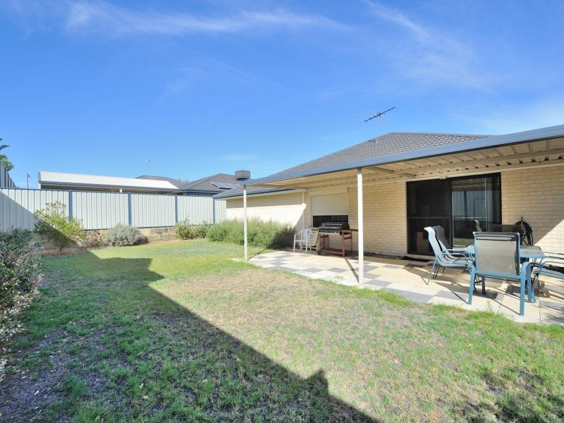 28 Camden Way, Meadow Springs WA 6210