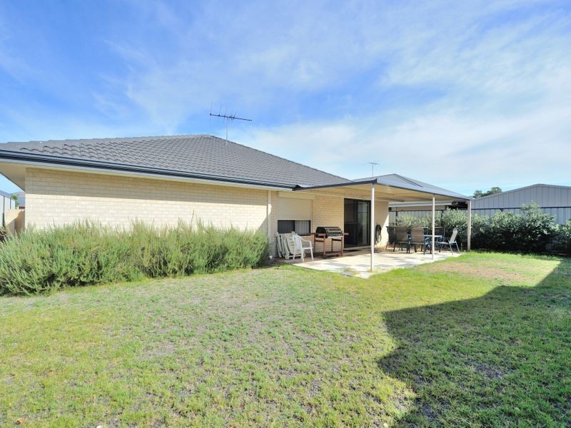 28 Camden Way, Meadow Springs WA 6210