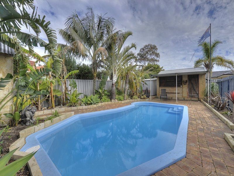 54 Casuarina Drive, Halls Head WA 6210