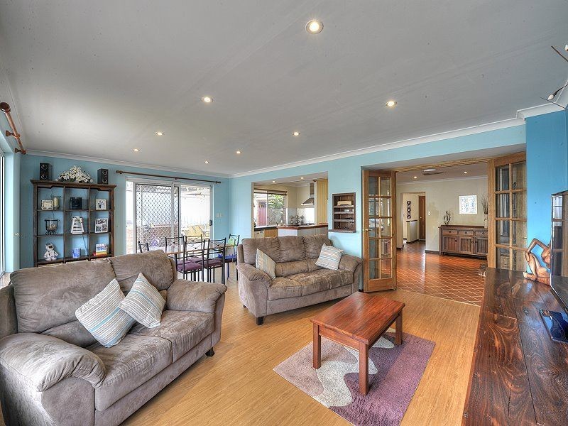 54 Casuarina Drive, Halls Head WA 6210