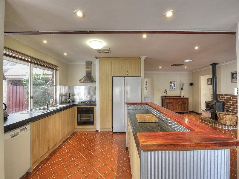 54 Casuarina Drive, Halls Head WA 6210