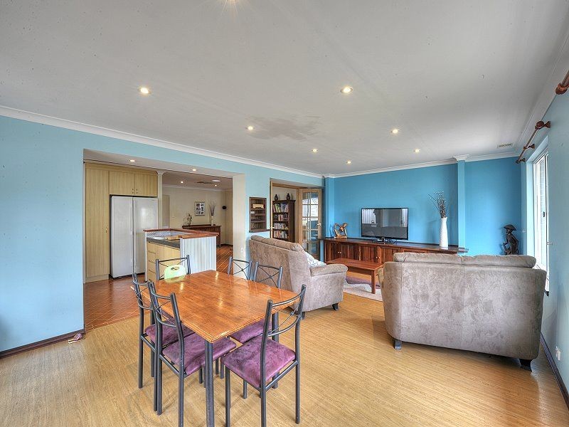54 Casuarina Drive, Halls Head WA 6210