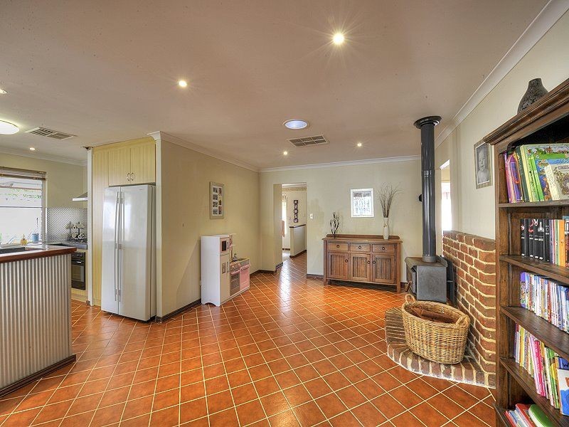 54 Casuarina Drive, Halls Head WA 6210