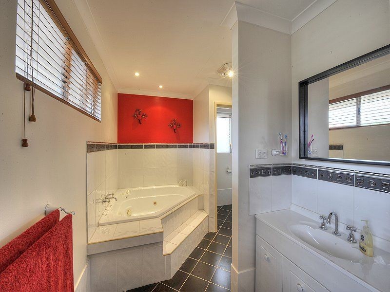 54 Casuarina Drive, Halls Head WA 6210