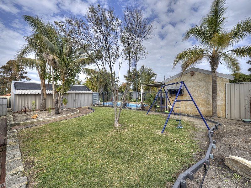 54 Casuarina Drive, Halls Head WA 6210