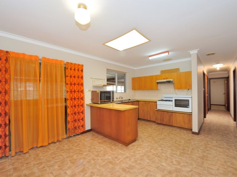 32 Maria Street, Dudley Park WA 6210