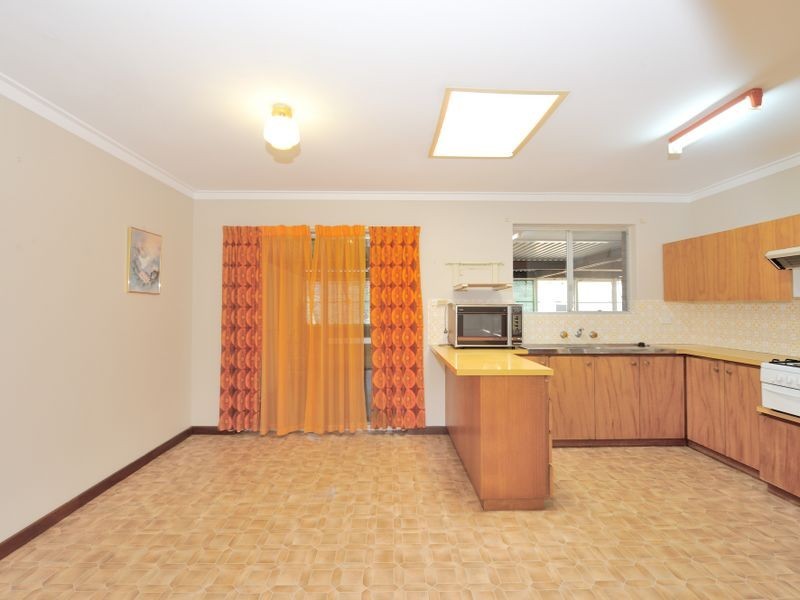 32 Maria Street, Dudley Park WA 6210