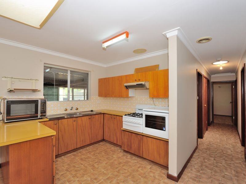 32 Maria Street, Dudley Park WA 6210