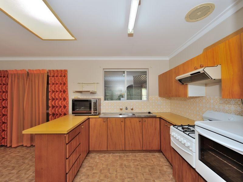 32 Maria Street, Dudley Park WA 6210