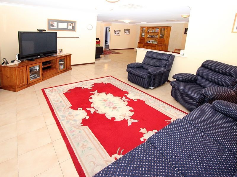 30 Portmarnock Circle, Halls Head WA 6210