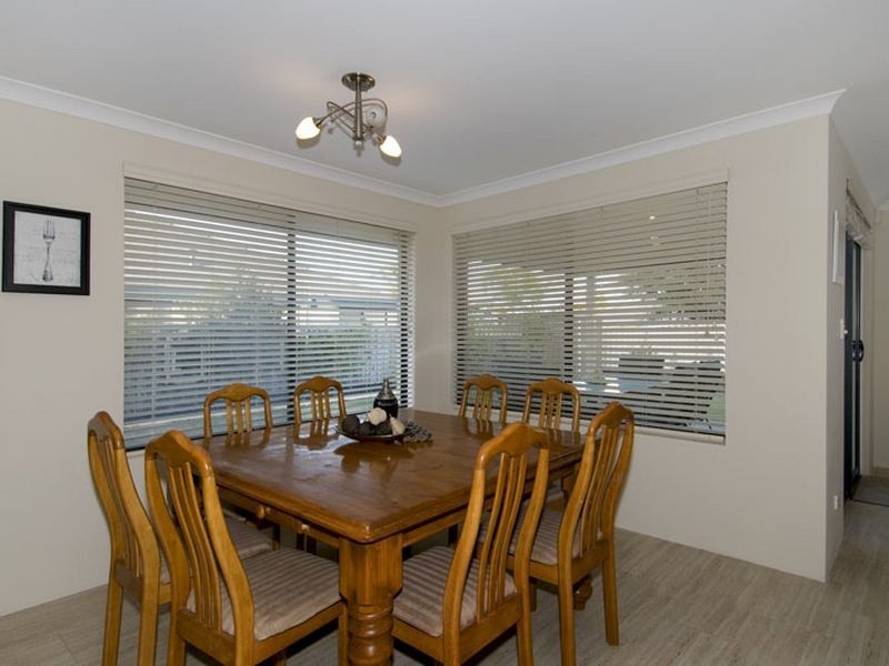 29 Bookleaf Loop, Halls Head WA 6210