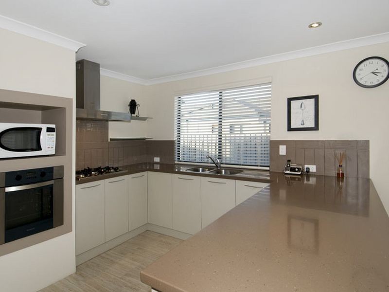 29 Bookleaf Loop, Halls Head WA 6210