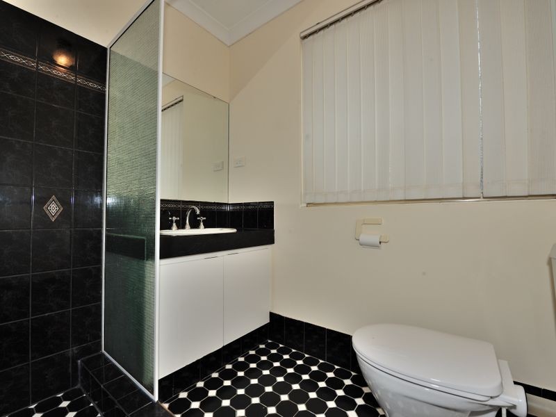 2 Hickory Court, Halls Head WA 6210