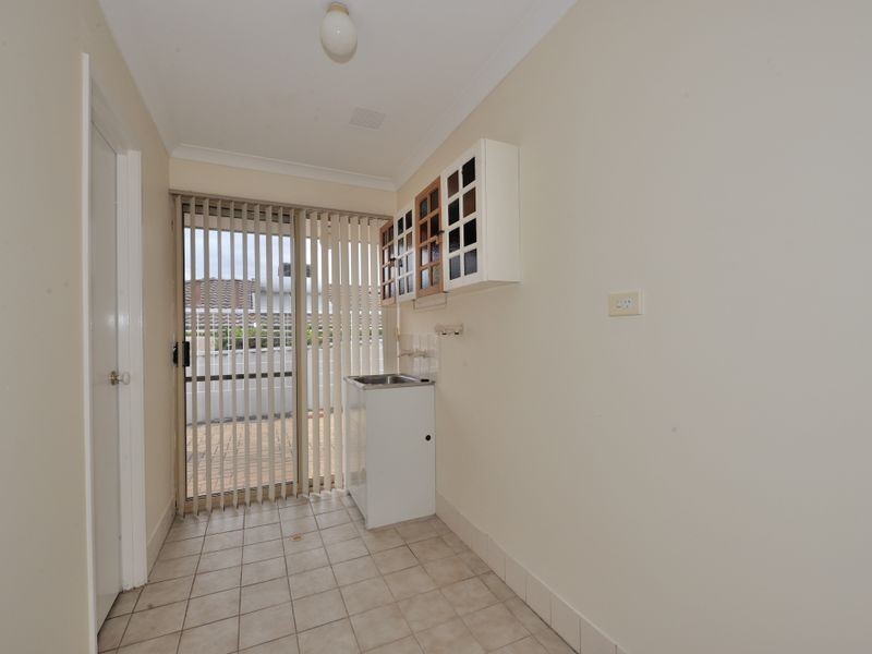2 Hickory Court, Halls Head WA 6210
