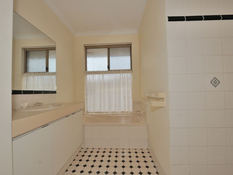 2 Hickory Court, Halls Head WA 6210