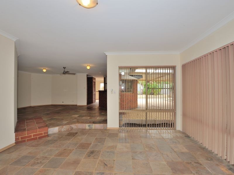 2 Hickory Court, Halls Head WA 6210