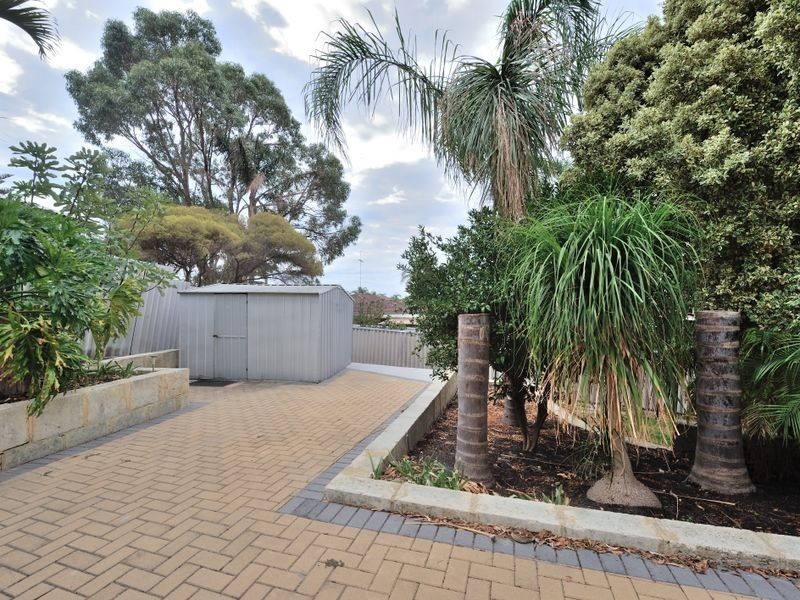 2 Hickory Court, Halls Head WA 6210