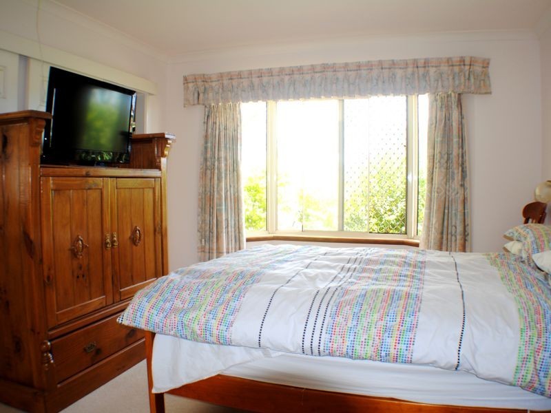 11 Vermont Avenue, Meadow Springs WA 6210