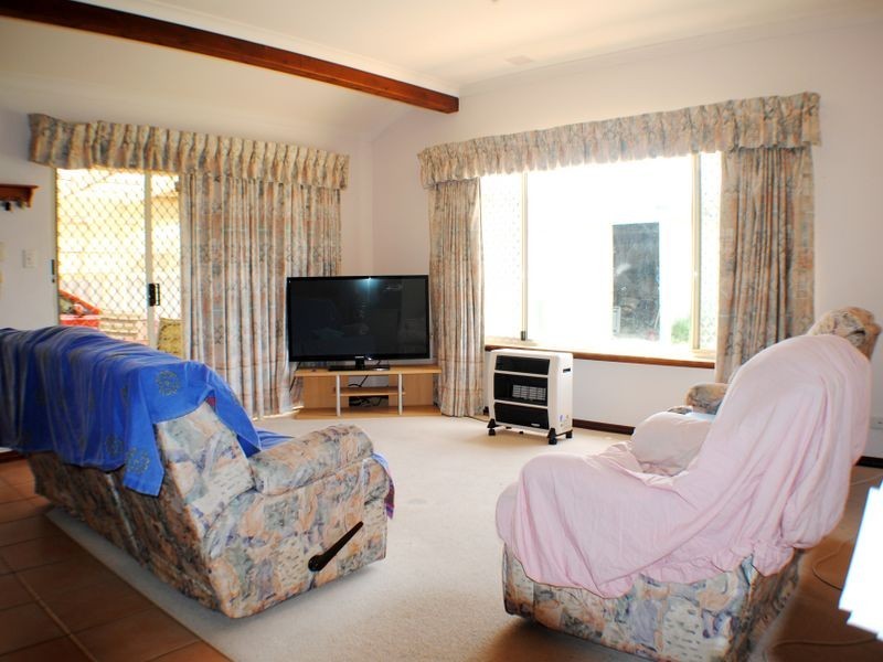 11 Vermont Avenue, Meadow Springs WA 6210