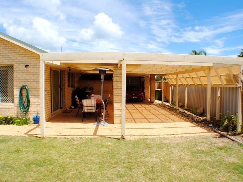 11 Vermont Avenue, Meadow Springs WA 6210