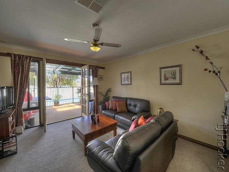 10 Whitehead Street, Singleton WA 6175