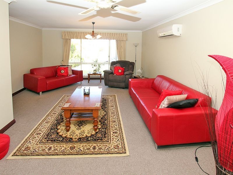 2 Wintersweet Place, Halls Head WA 6210