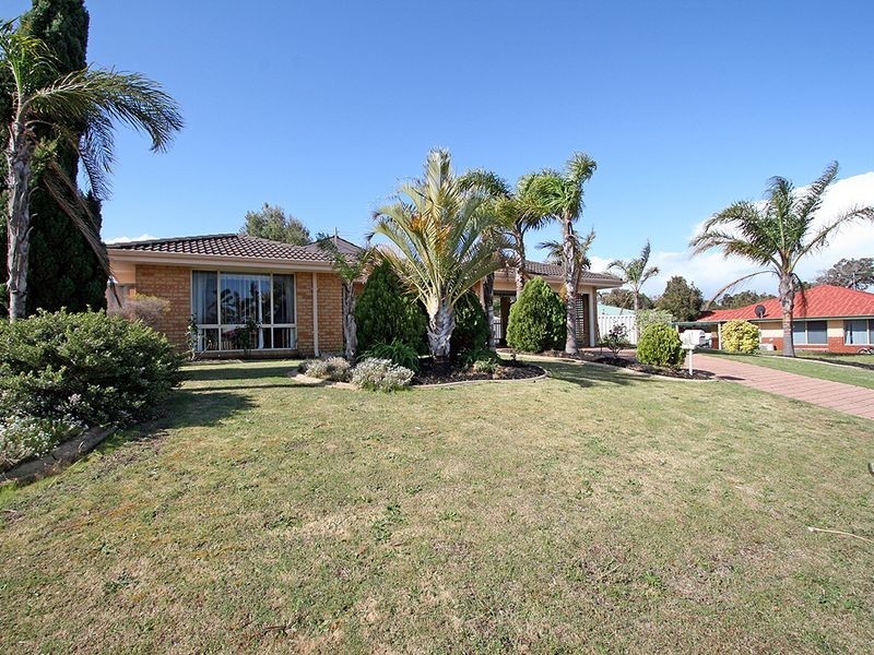 2 Wintersweet Place, Halls Head WA 6210