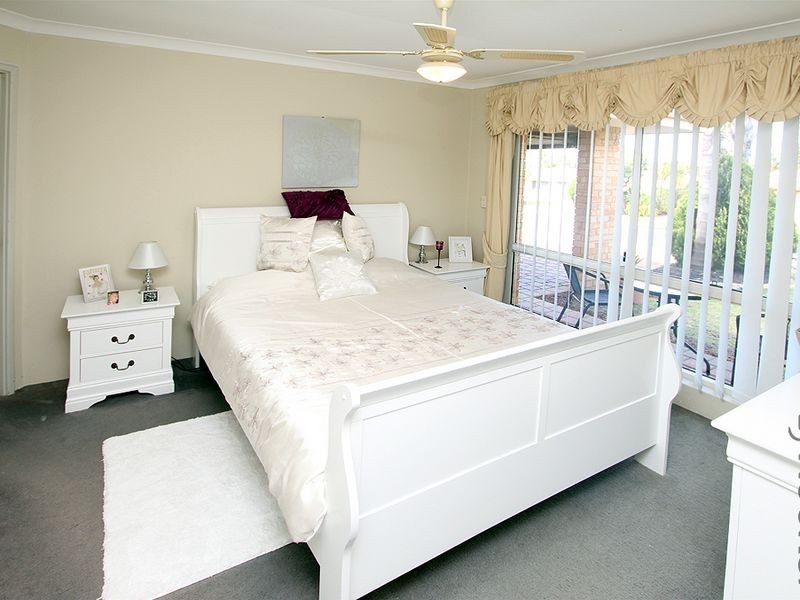 2 Wintersweet Place, Halls Head WA 6210