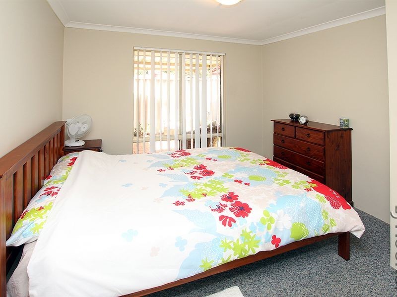 2 Wintersweet Place, Halls Head WA 6210