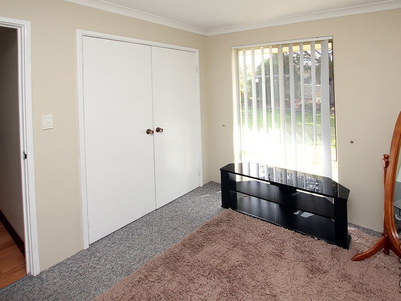 2 Wintersweet Place, Halls Head WA 6210